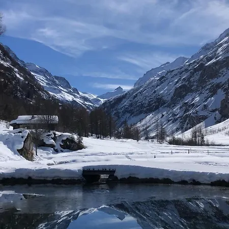 Alpehytte En Anniviers, Cosy Au Centre Du Village De Jean Saint-Jean