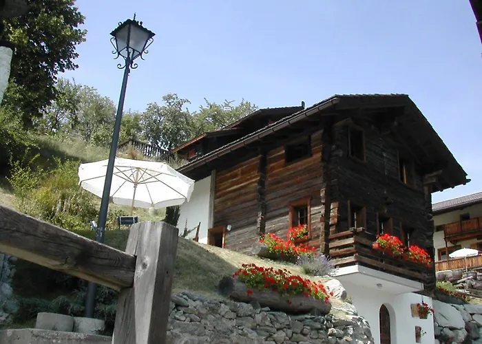 Dağ evi En Anniviers, Cosy Au Centre Du Village De Jean *